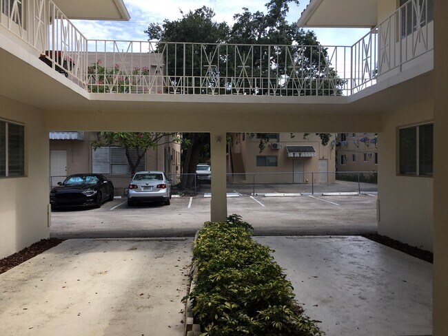Building Photo - 223 Antilla Ave