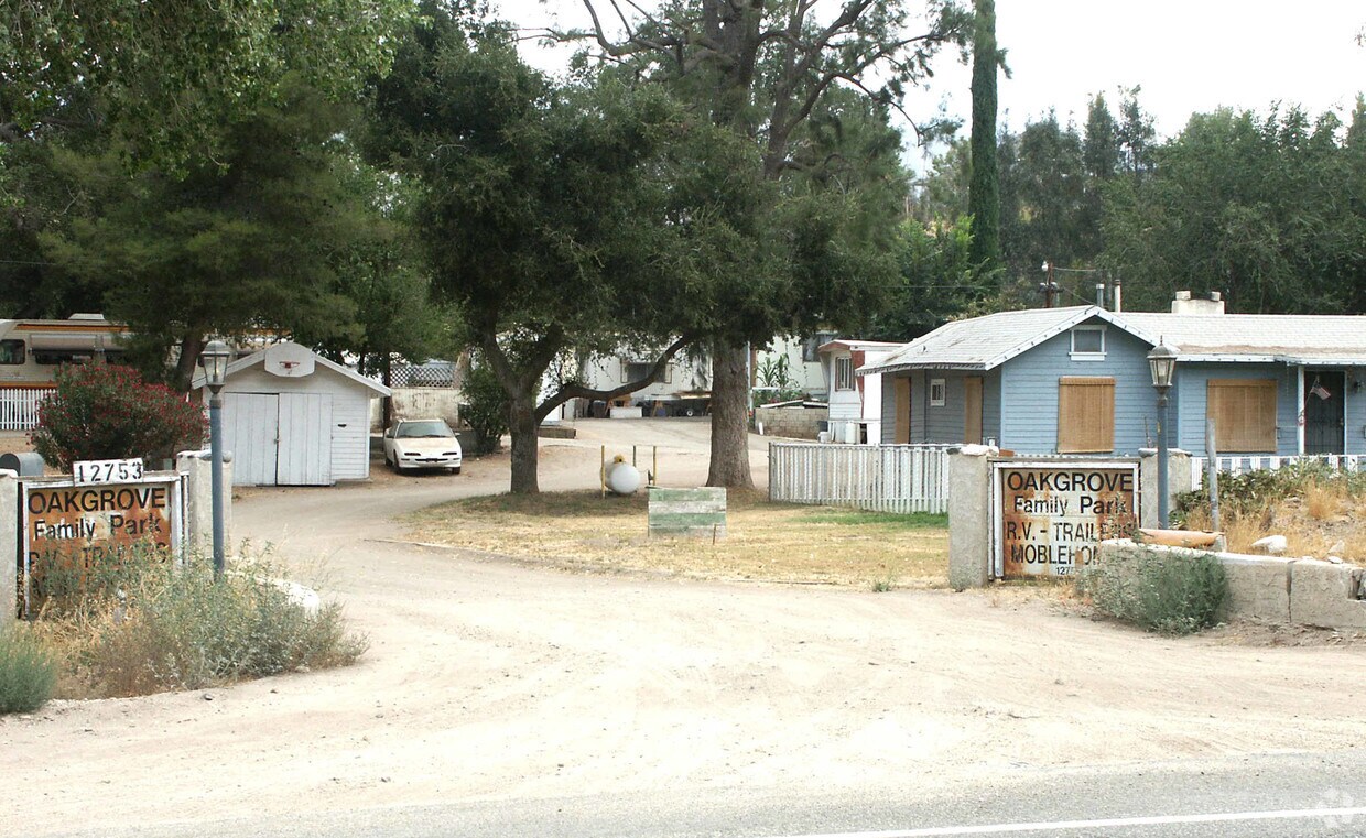 Primary Photo - 12741-12753 Sierra Hwy