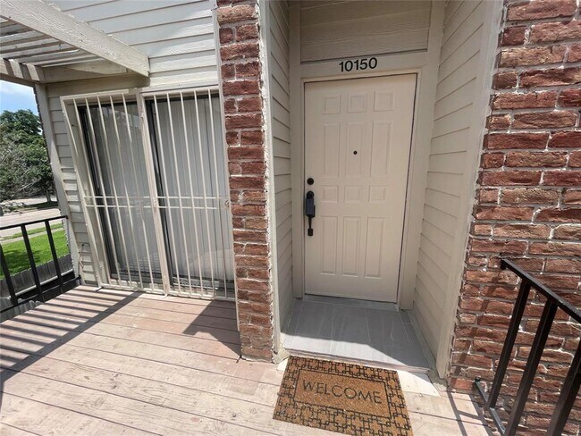 Building Photo - 10150 Waterstone Dr