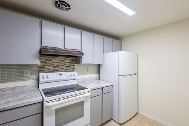 Building Photo - Lovely 3 BR/1.5 BA EOG Townhome in Montgom...