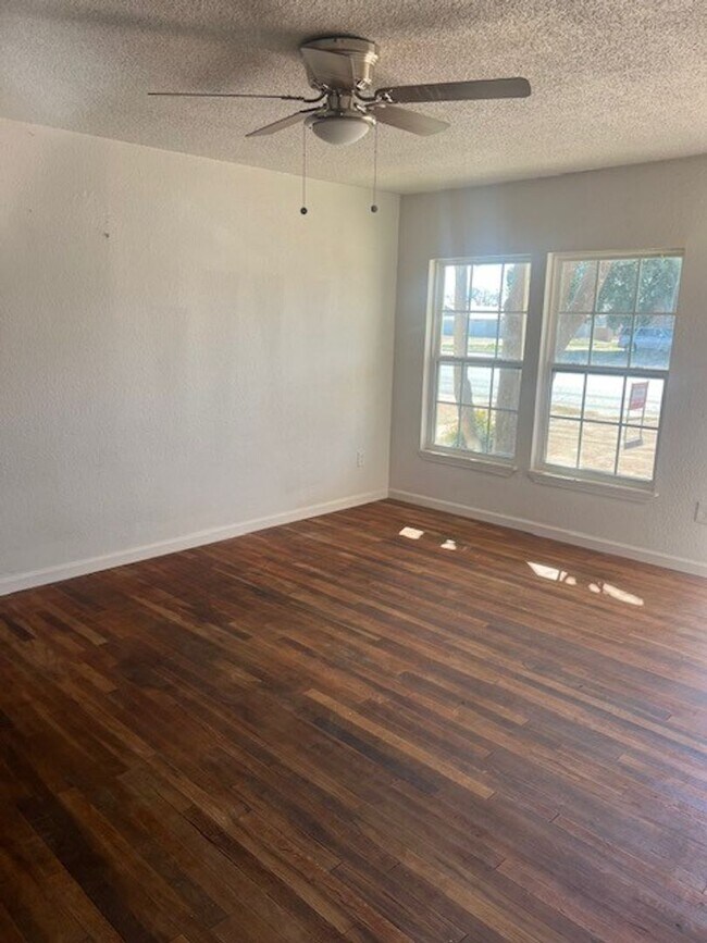 Foto del edificio - 409 Tahoka Rd