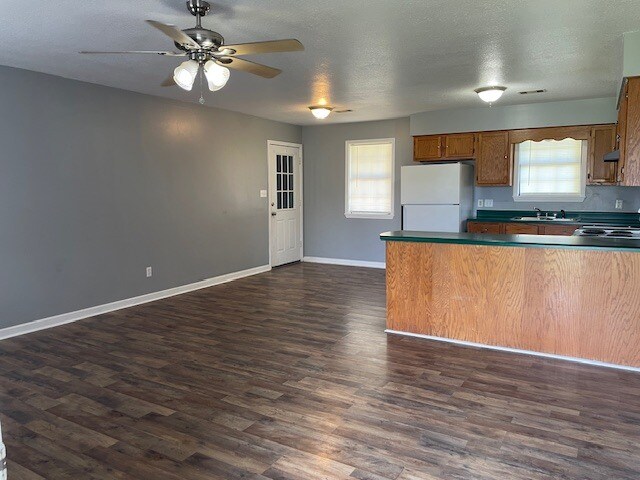 Foto del edificio - 805 Baywood Dr