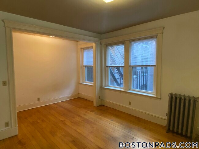 Foto del edificio - 46 Westland Ave