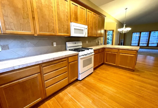 Building Photo - 12712 SW Rocky Mountain Ct