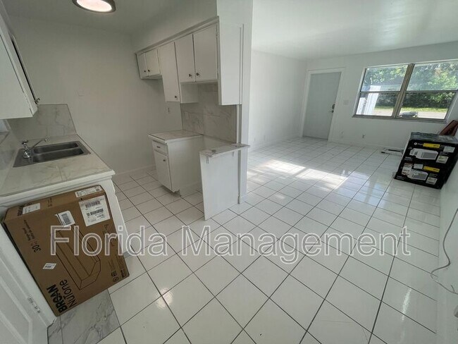 Foto del edificio - 1041 NW 7th Terrace