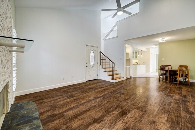 Building Photo - 902 Memorial Village Dr