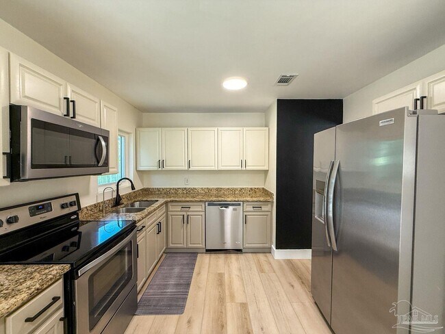 Building Photo - 1501 Croquet Dr