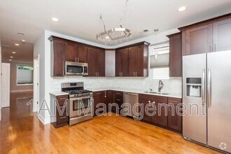 Building Photo - 3242 N Ridgeway Ave
