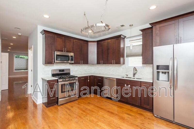 Primary Photo - 3242 N Ridgeway Ave