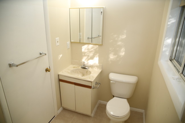 Building Photo - 4819 Ponderosa Dr