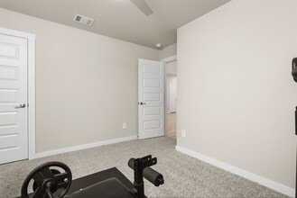 Building Photo - 2612 Golden Palms Ln