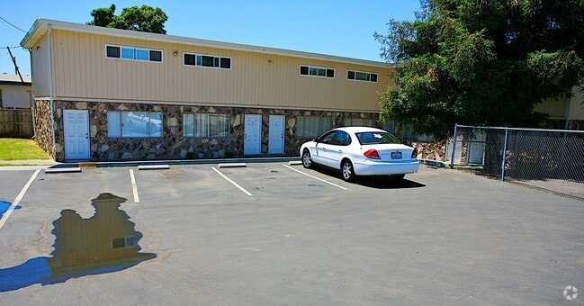 Building Photo - 685 Cary Ave