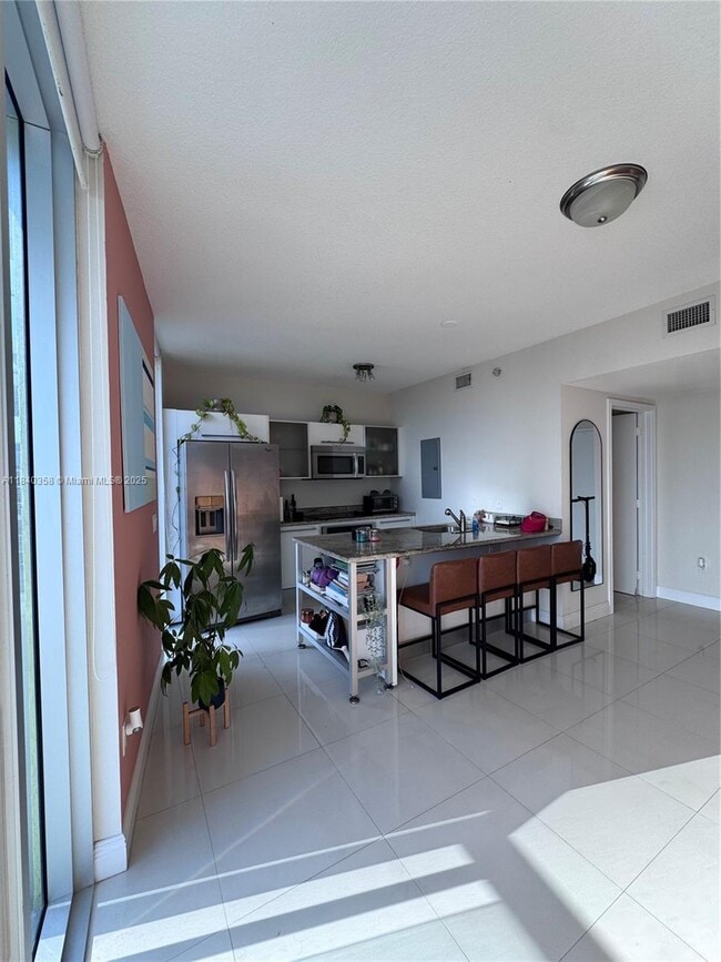 Foto del edificio - 185 SW 7th St