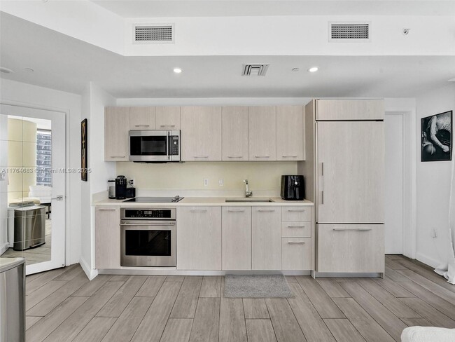 Foto del edificio - 55 SW 9th St