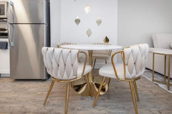 Foto del edificio - 4403 W Cleveland St