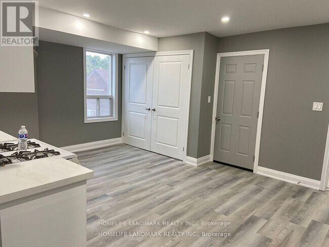 Photo du bâtiment - 610 Bloor St W