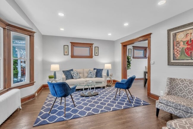 Building Photo - 80 E Hazeltine Ave