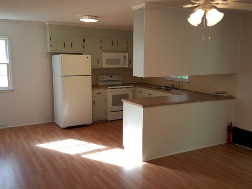 Building Photo - 7480 Pine Trails Rd