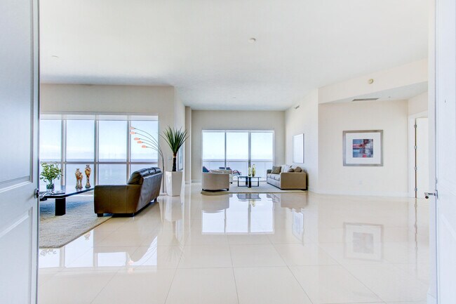 Building Photo - 1 N Ocean Blvd