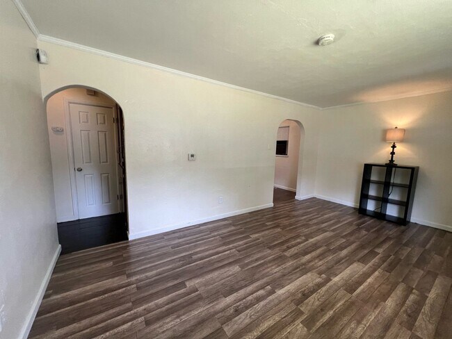 Building Photo - 4053 Delphos  - 3 Bedroom - 1 Bath - 1,168...