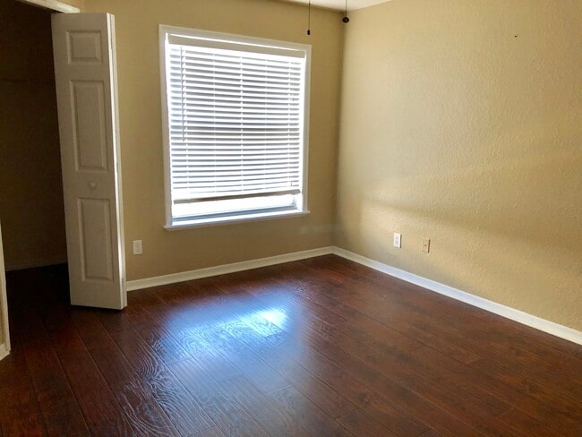 Building Photo - 8915 Latrec Ave