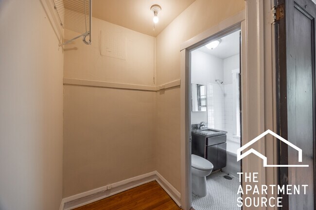 Foto del edificio - 4903 N Hoyne Ave