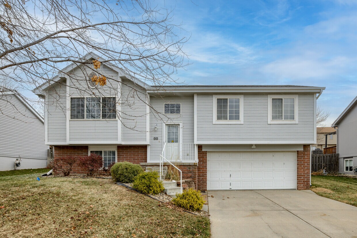 15062 Bedford Ave, Omaha, NE 68116 House Rental in Omaha, NE