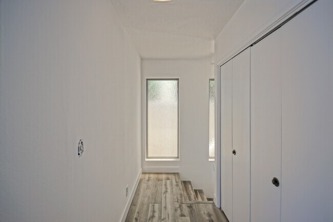 Building Photo - 204 Rosecrans Pl