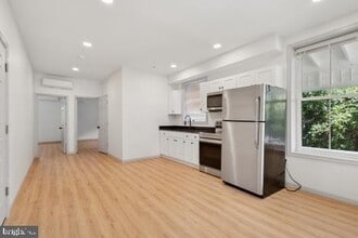 Building Photo - 9 W Hinckley Ave