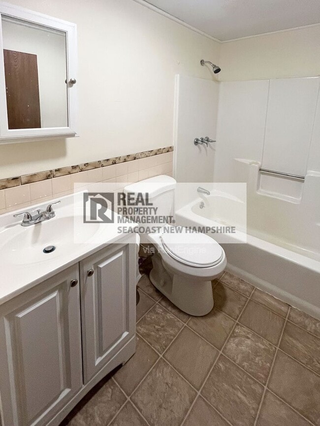 Building Photo - 17 Ellison Dr