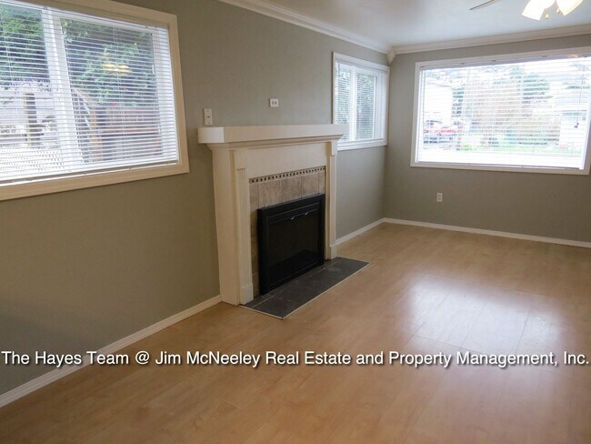 Building Photo - 3 br, 1 bath House - 3028 NW Lee Avenue