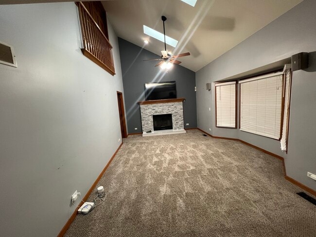 Building Photo - 1163 Shoreline Dr