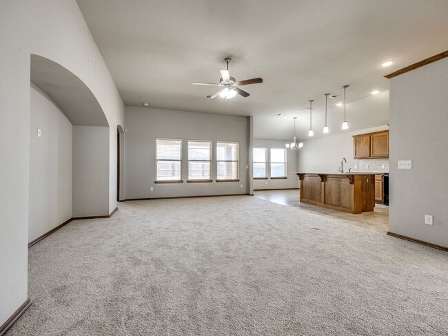 Building Photo - Beautiful Spacious Home + Deer Creek Schools + 3 bedrooms plus Study