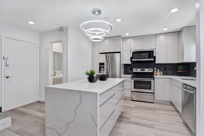 Foto del edificio - 10614 Eastborne Ave