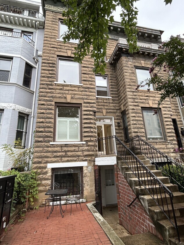 Photo - 1439 Girard St NW (Washington, DC)