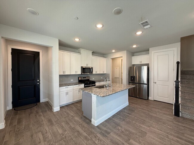 Building Photo - 588 Hutchinson Ln