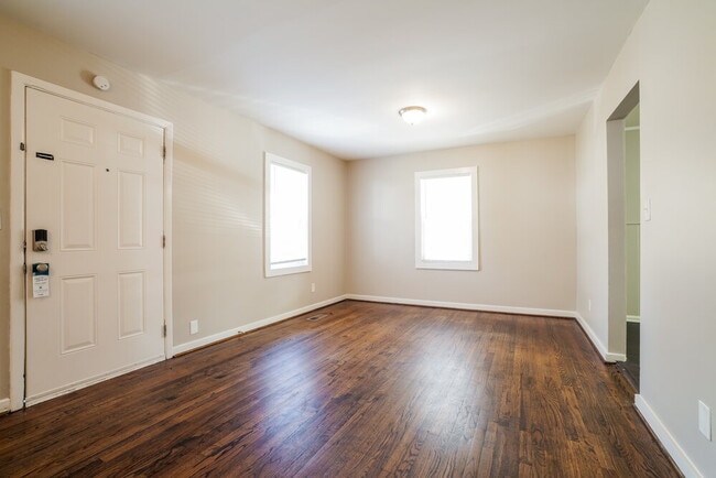 Building Photo - 1340 5th Pl NW