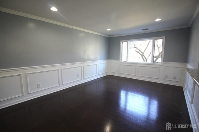 Building Photo - 3121 Sayre Dr