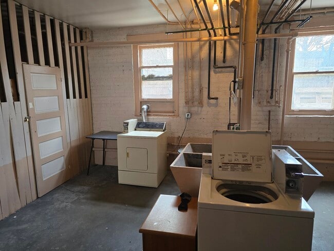 Building Photo - 4919-4927 N Rockwell