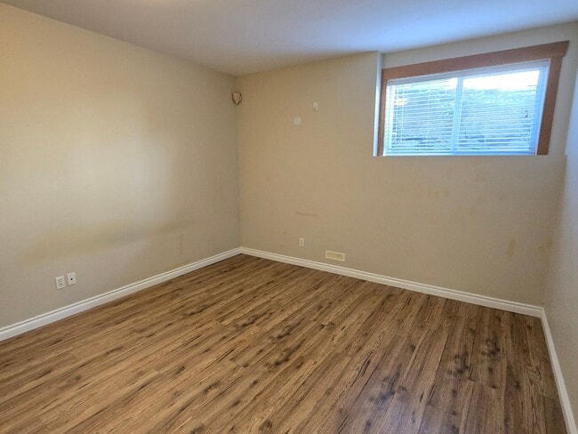 Building Photo - Spacious 2 Bedroom Basement – West Abbotsford