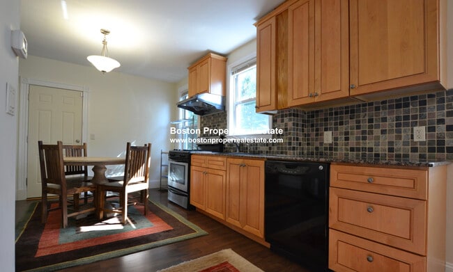 Building Photo - 16 Alcott St
