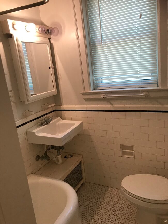 Building Photo - Forest Plaza Apartments