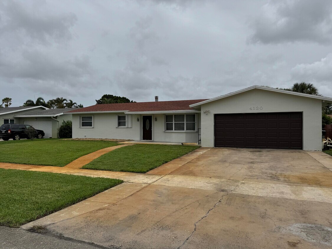Foto principal - 4130 NW 9th Ct