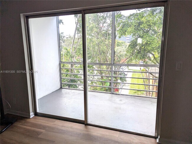 Building Photo - 1638 Embassy Dr