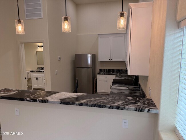 Foto del edificio - 217 W Estate Ln