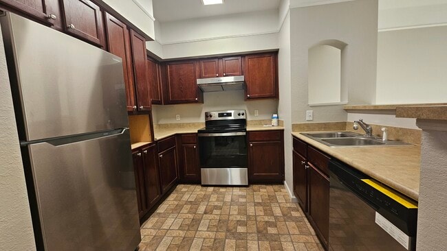 Building Photo - 2801 Chancellorsville Dr