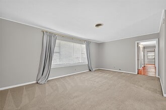 Building Photo - 10005 Hazelhurst Dr