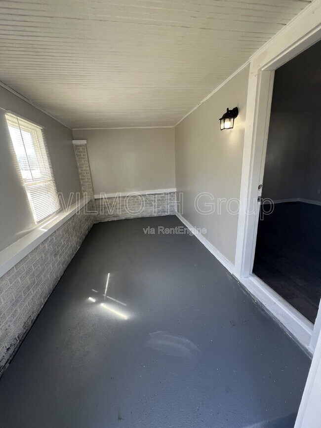 Foto del edificio - 320 N Sherman Dr