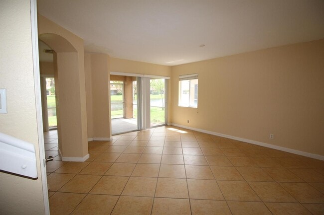 Building Photo - 6602 Sandy Bank Ter
