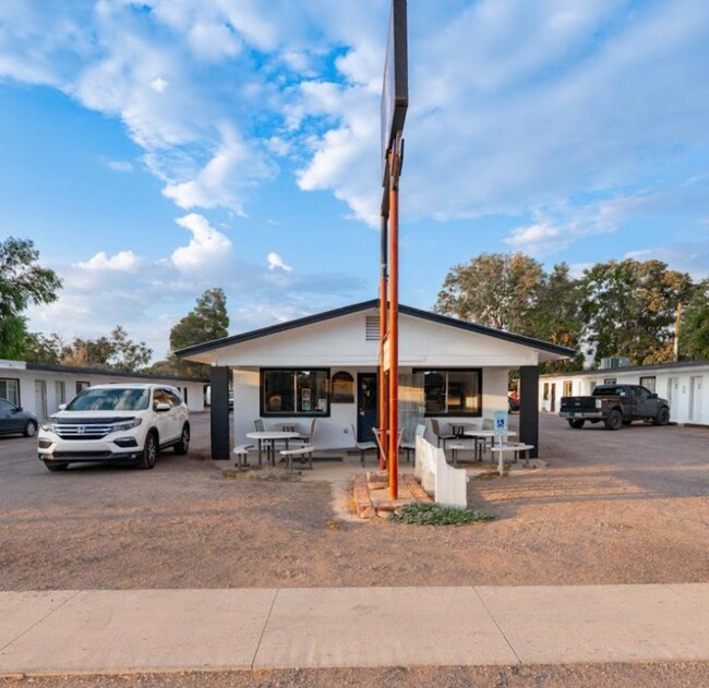 Building Photo - 187 W Center St